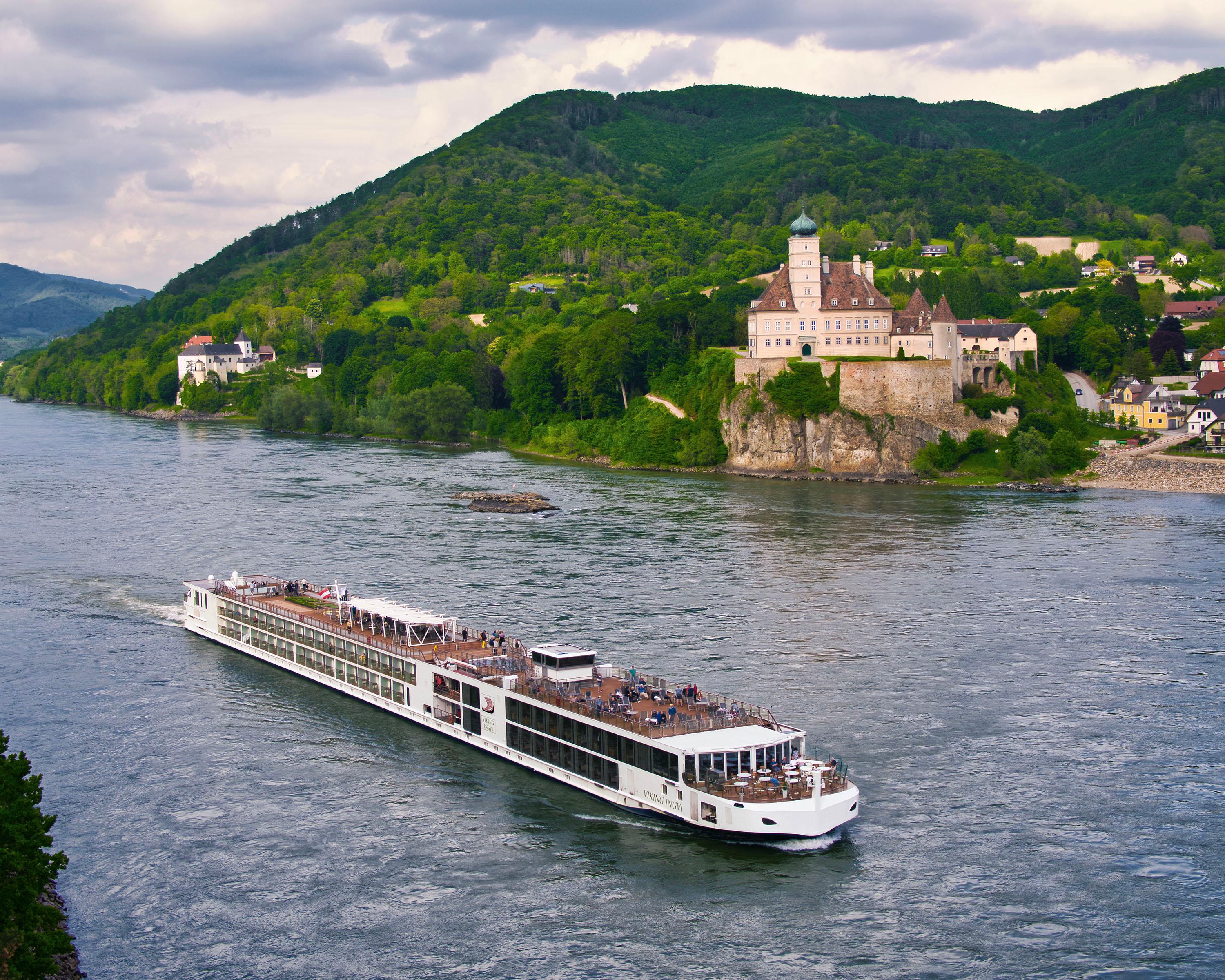 Danube Christmas Delights - background banner